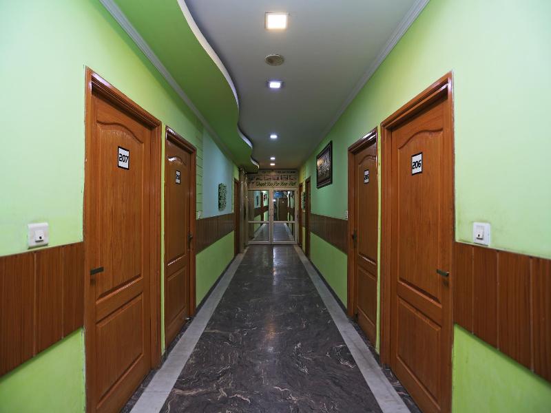 7147 Hotel Madhur Regency
