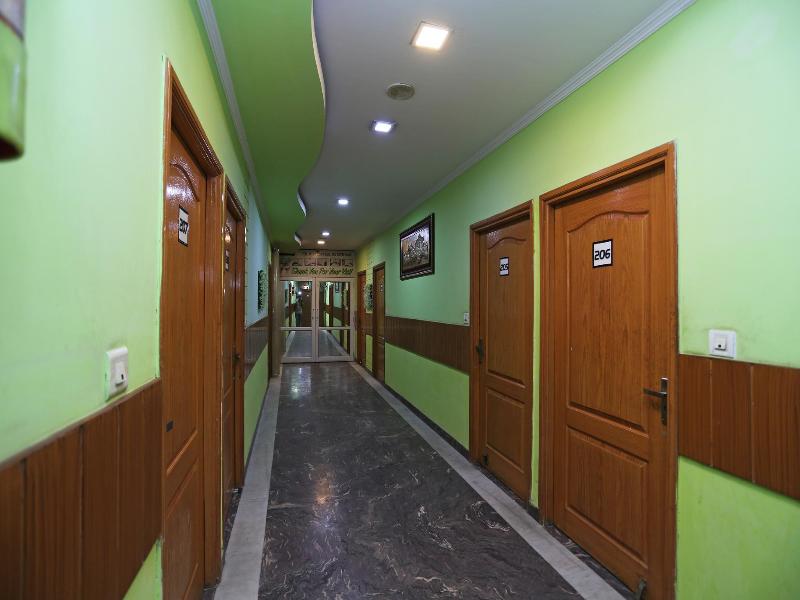 7147 Hotel Madhur Regency