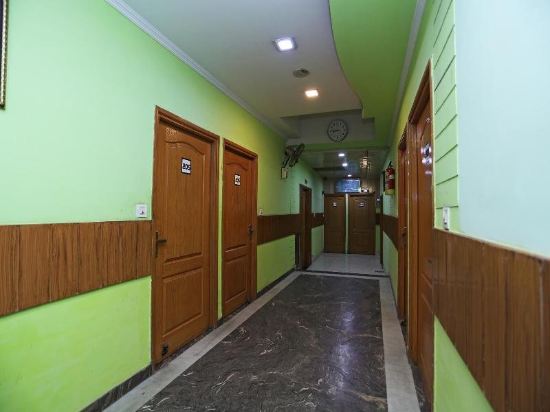 7147 Hotel Madhur Regency