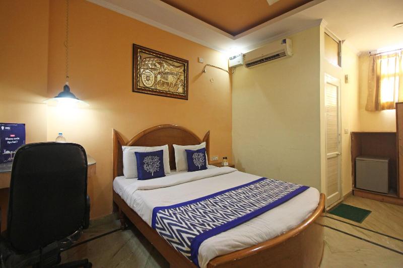 7147 Hotel Madhur Regency — exterior view