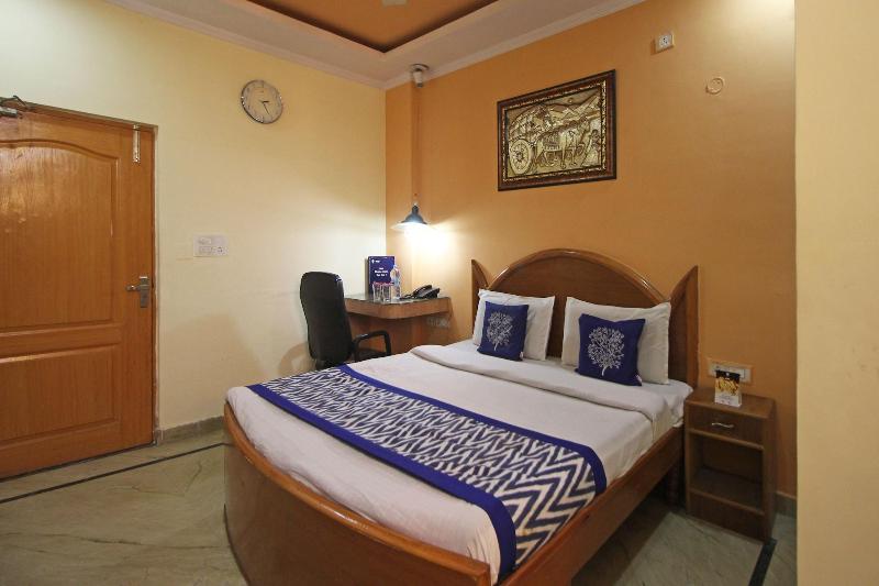 7147 Hotel Madhur Regency — view