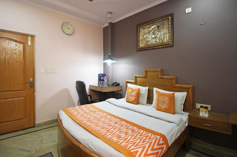 7147 Hotel Madhur Regency — view