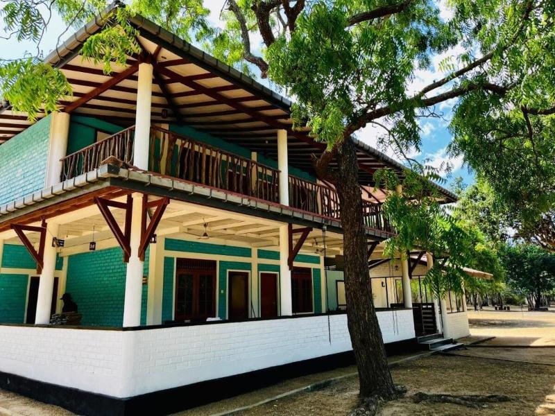 Funky Leopard Safari Lodge Bordering Yala National image