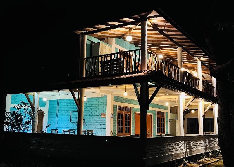 Funky Leopard Safari Lodge Bordering Yala National image