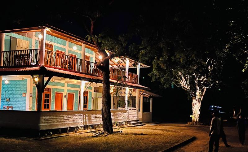 Funky Leopard Safari Lodge Bordering Yala National image