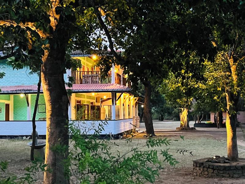Funky Leopard Safari Lodge Bordering Yala National image