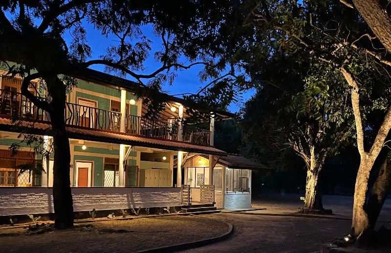 Funky Leopard Safari Lodge Bordering Yala National image