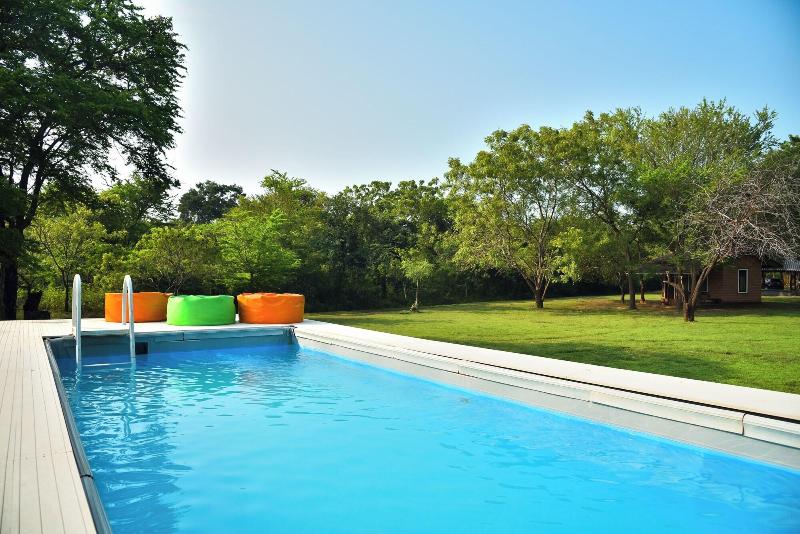 Funky Leopard Safari Lodge Bordering Yala National image