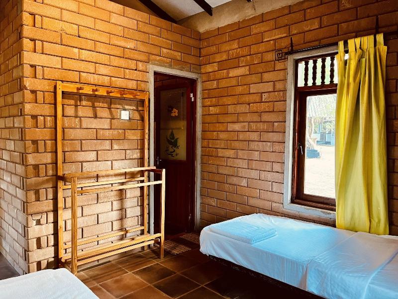 Funky Leopard Safari Lodge Bordering Yala National image