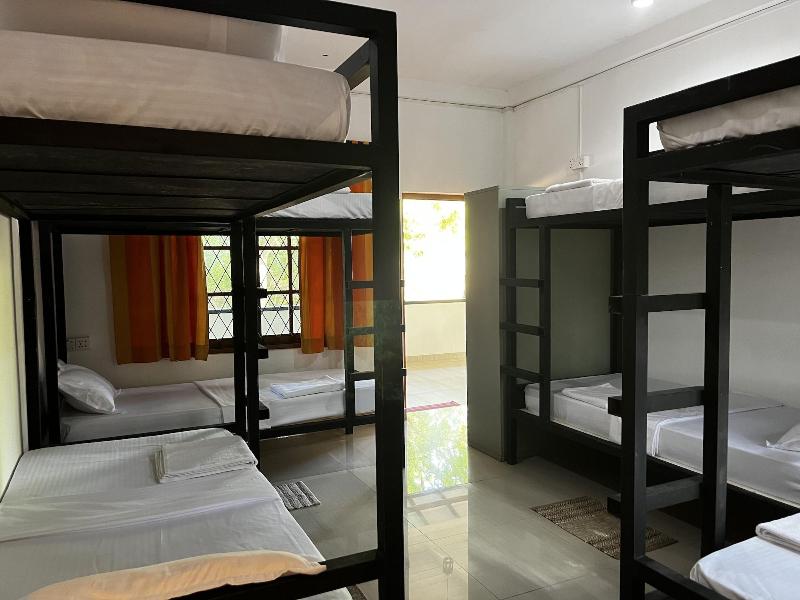 Funky Leopard Safari Lodge Bordering Yala National image
