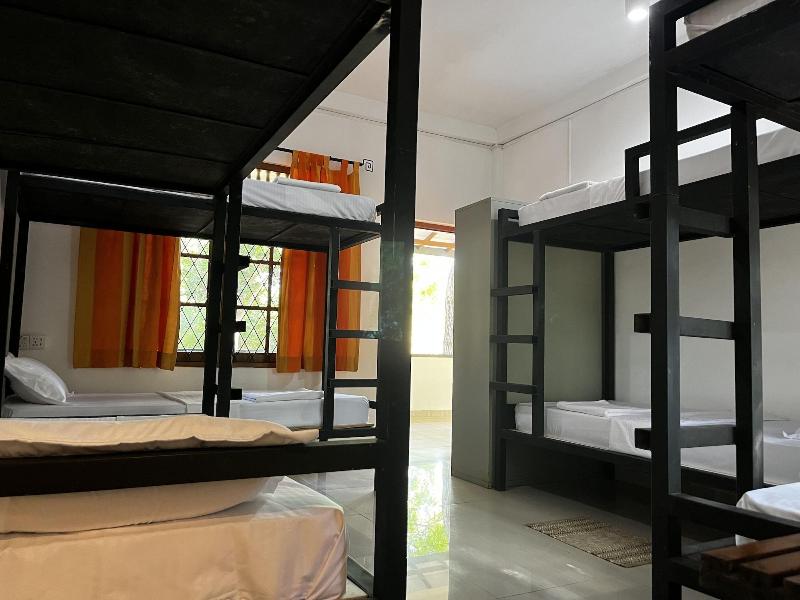Funky Leopard Safari Lodge Bordering Yala National image