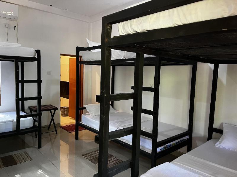 Funky Leopard Safari Lodge Bordering Yala National image