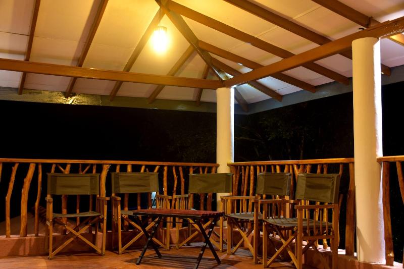 Funky Leopard Safari Lodge Bordering Yala National image