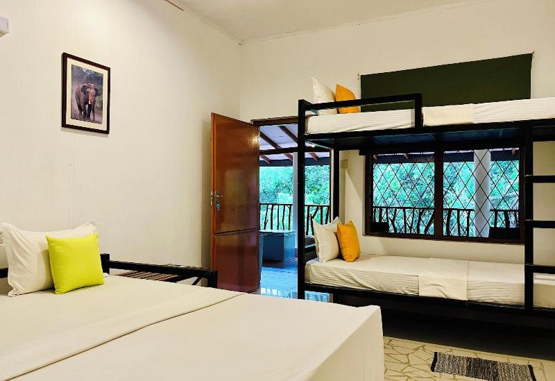 Funky Leopard Safari Lodge Bordering Yala National image