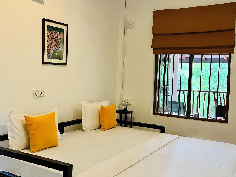 Funky Leopard Safari Lodge Bordering Yala National image