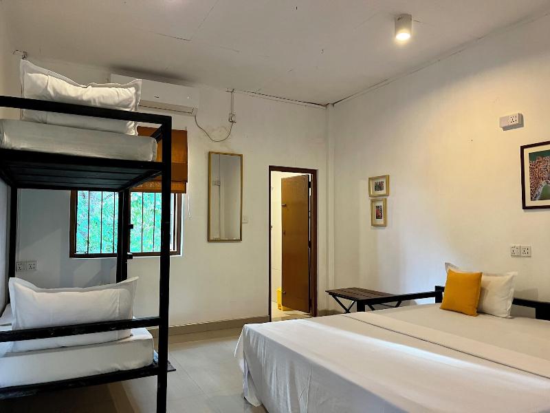 Funky Leopard Safari Lodge Bordering Yala National image