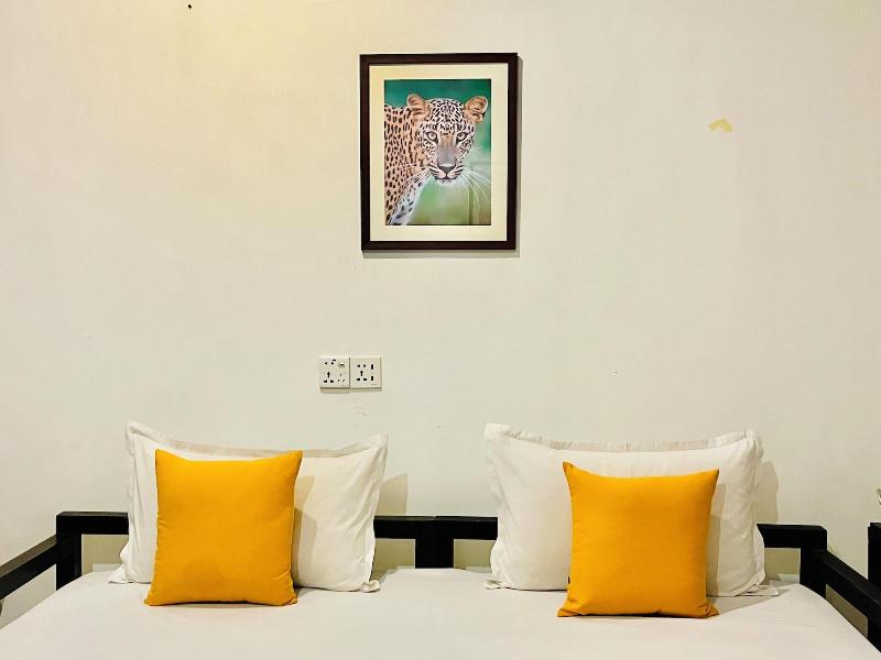 Funky Leopard Safari Lodge Bordering Yala National image