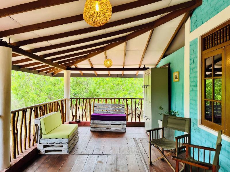Funky Leopard Safari Lodge Bordering Yala National image