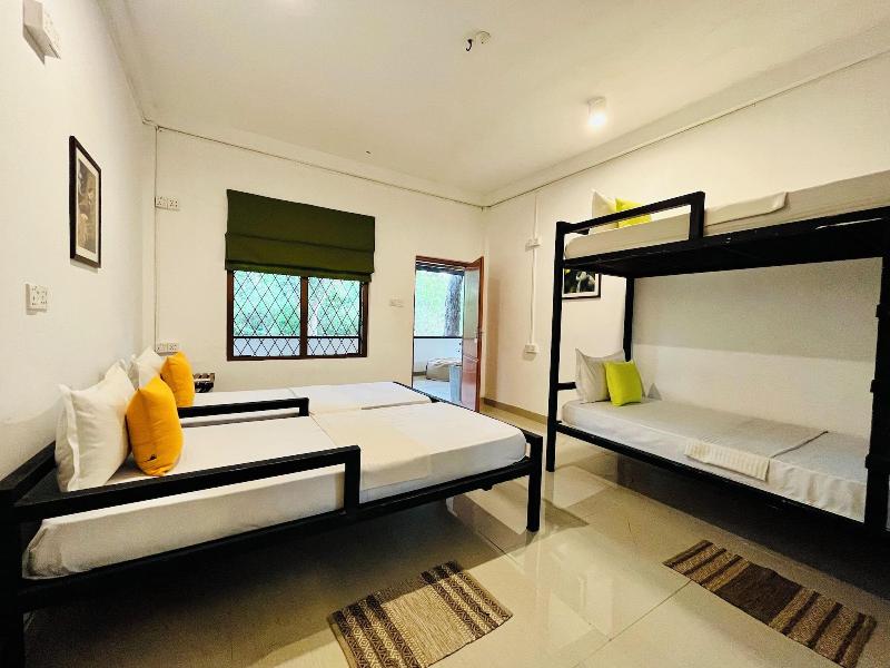 Funky Leopard Safari Lodge Bordering Yala National image