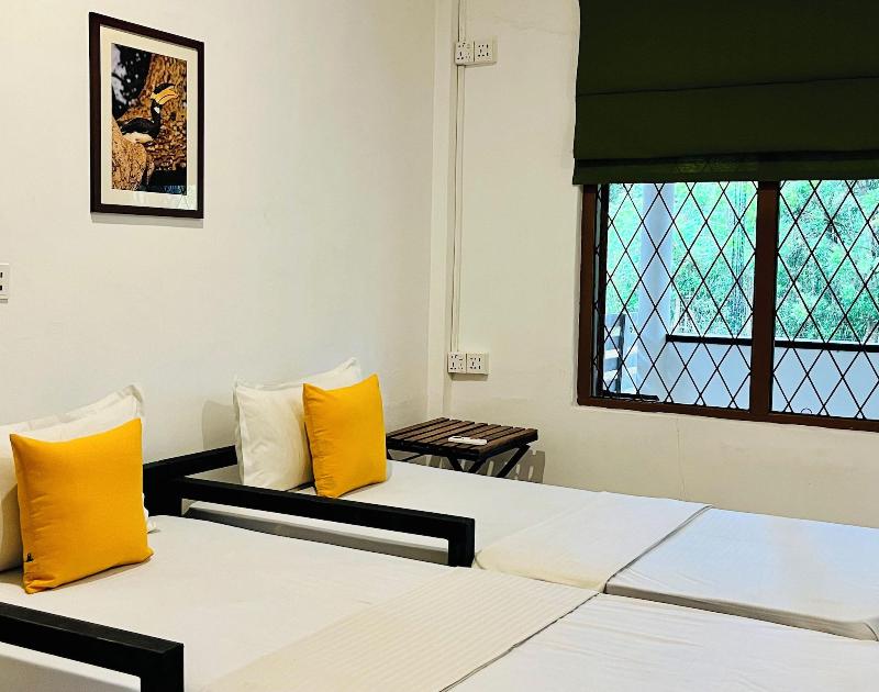 Funky Leopard Safari Lodge Bordering Yala National image