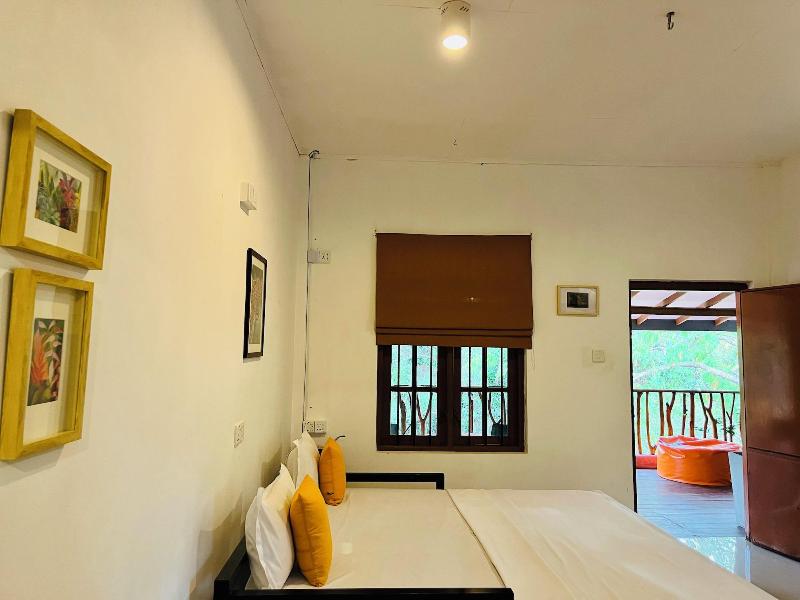 Funky Leopard Safari Lodge Bordering Yala National image