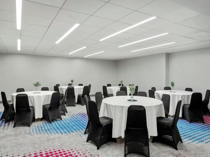 Aloft Chicago Schaumburg image