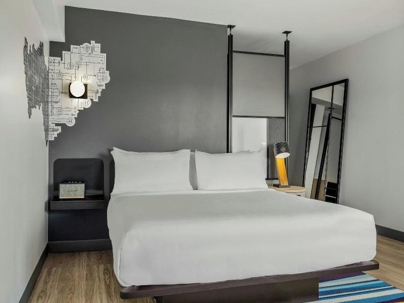 Aloft Chicago Schaumburg image