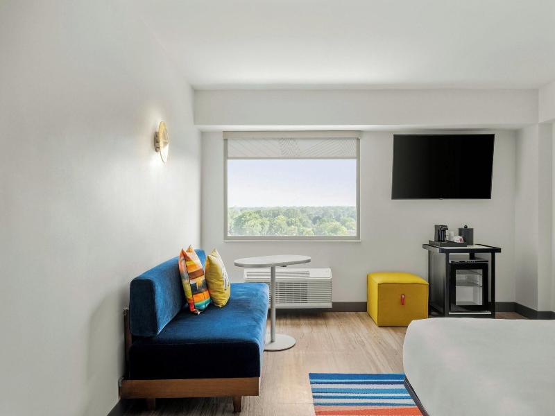 Aloft Chicago Schaumburg image
