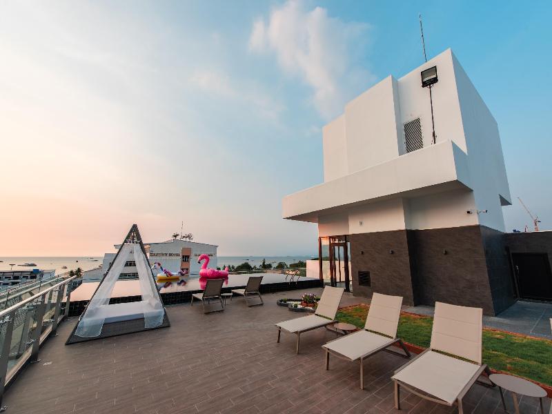 Blackwoods Hotel Pattaya (sha Extra Plus) image
