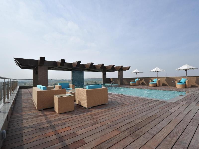 Hotel Dayal Paradise — exterior view