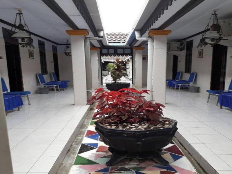 Express O 91176 Hotel Puri Gandaria