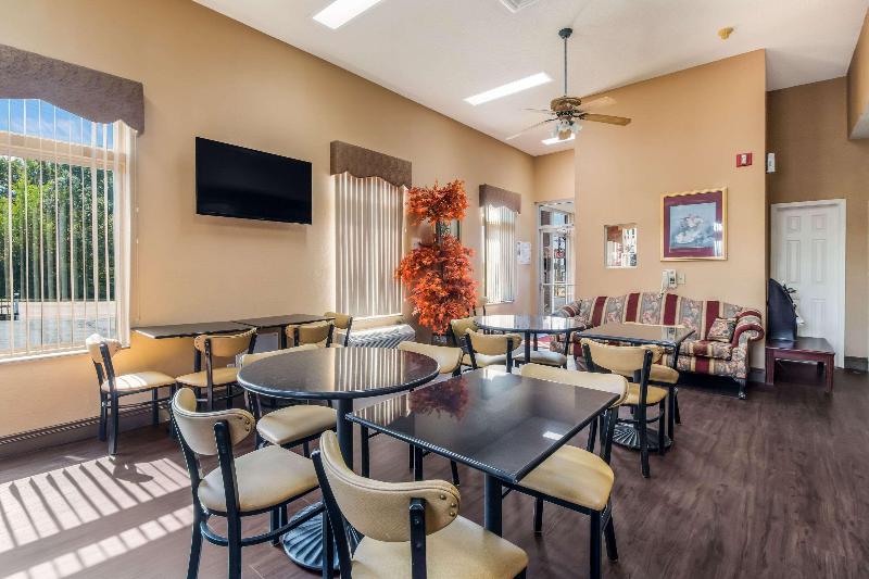 Econo Lodge Selmer image 1