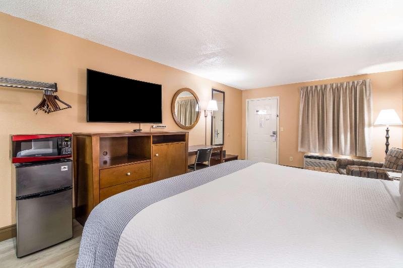 Econo Lodge Selmer image
