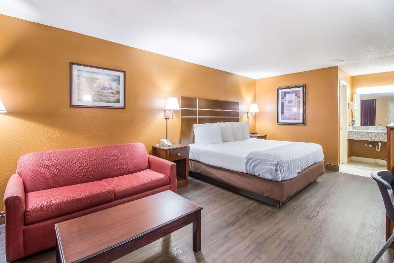 Econo Lodge Selmer image