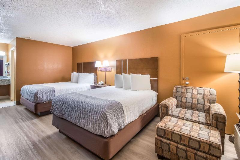 Econo Lodge Selmer image