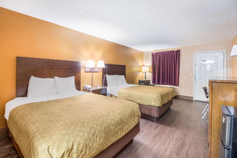 Econo Lodge Selmer image