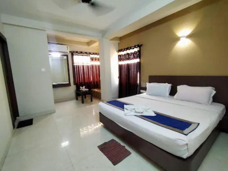 Goroomgo Hotel Uk Palace Puri image