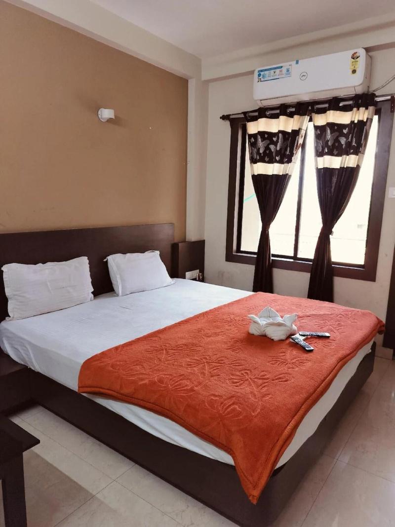 Goroomgo Hotel Uk Palace Puri image