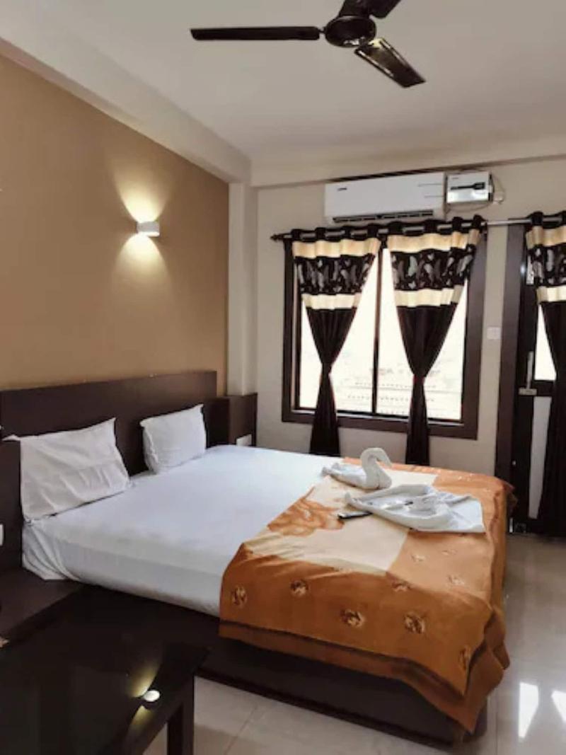 Goroomgo Hotel Uk Palace Puri image
