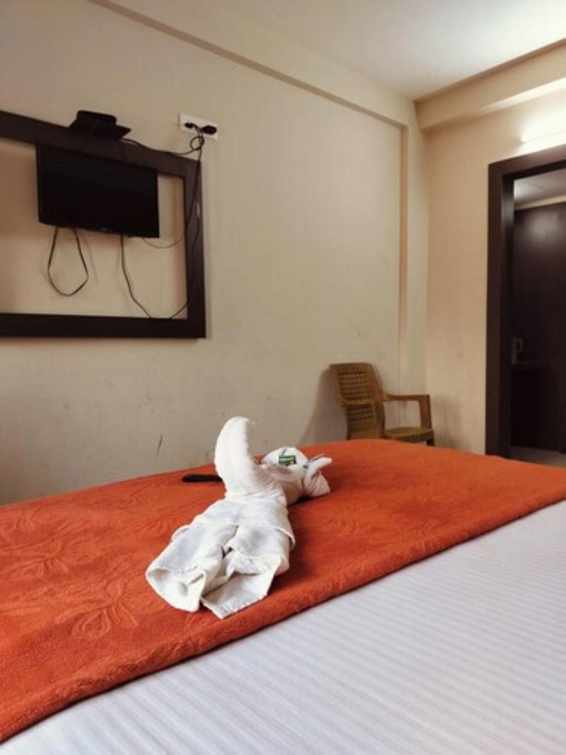 Goroomgo Hotel Uk Palace Puri image