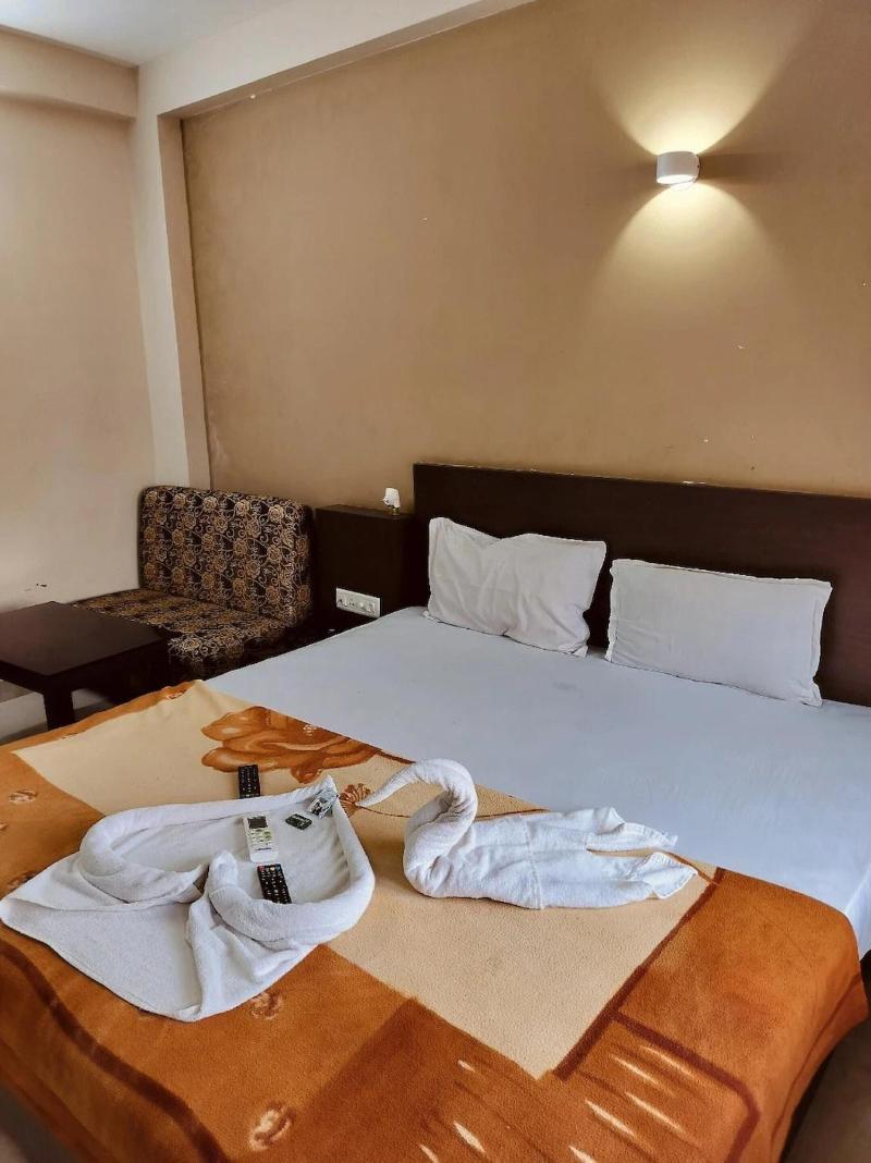 Goroomgo Hotel Uk Palace Puri image
