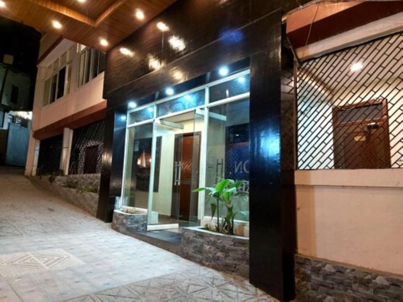 Goroomgo Luxury Moon Nainital image