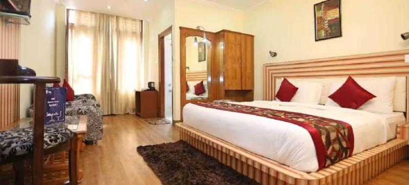 Goroomgo Luxury Moon Nainital image
