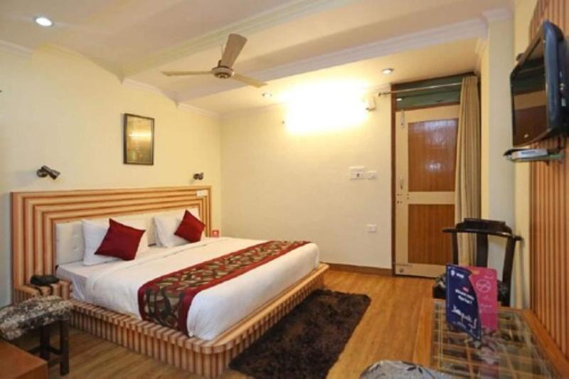 Goroomgo Luxury Moon Nainital image