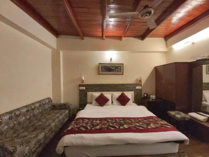 Goroomgo Luxury Moon Nainital image