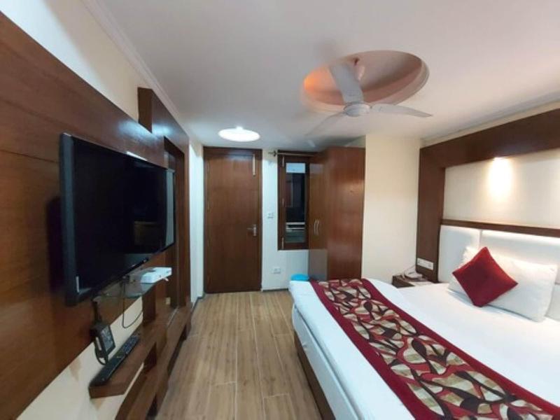 Goroomgo Luxury Moon Nainital image