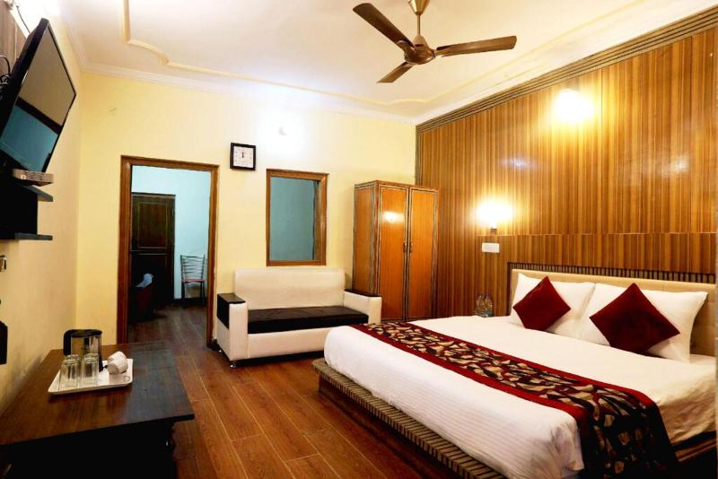 Goroomgo Luxury Moon Nainital image