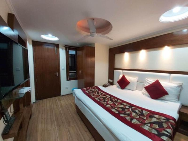 Goroomgo Luxury Moon Nainital image