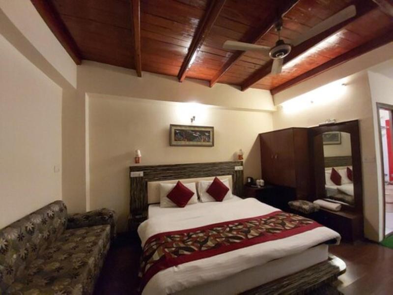 Goroomgo Luxury Moon Nainital image