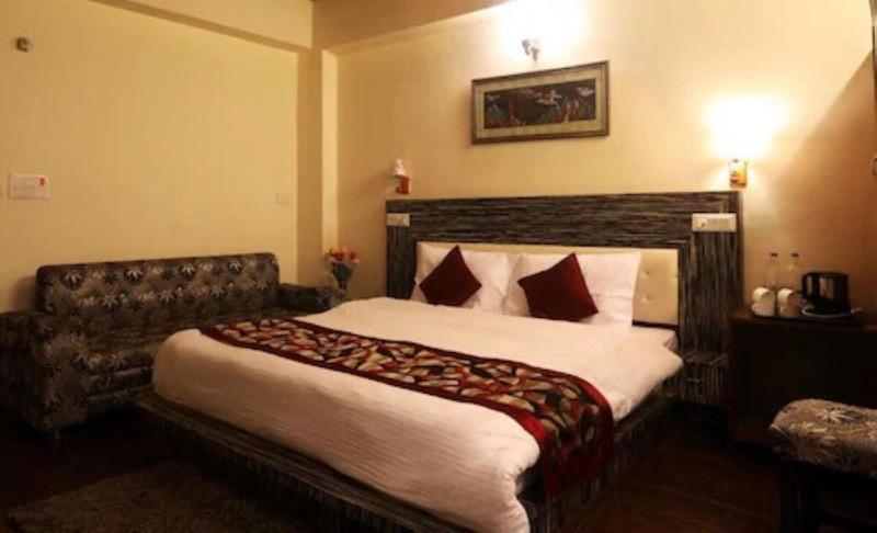 Goroomgo Luxury Moon Nainital image